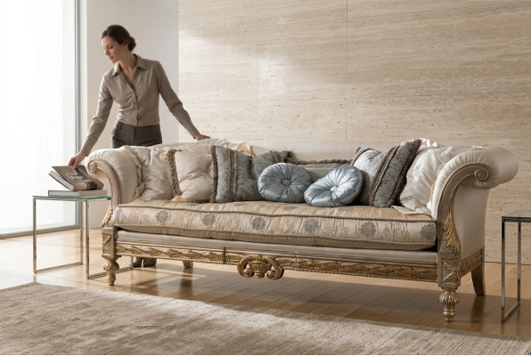 Chesterfield Classic est un canapé trois places en textile pour salon.