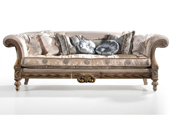 Chesterfield Classic est un canapé trois places en textile pour salon.