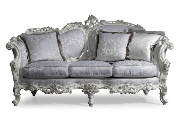 Chesterfield Classic est un canapé trois places en textile pour salon.