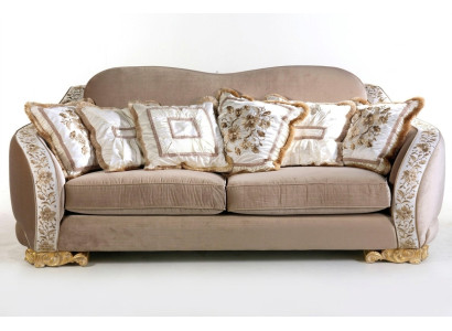 Canapé Chesterfield classique trois places pour des espaces de vie élégants.