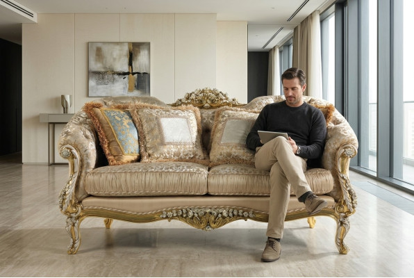 Classique r Chesterfield beige à deux places, rembourrage 2 places, cadre en bois