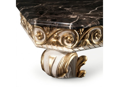 Table basse de designer avec un plateau en marbre de style classique.