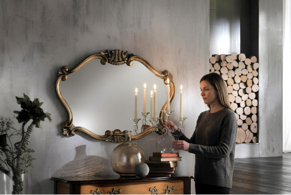 Miroir mural italien classique avec feuilles de bronze designer, baroque.