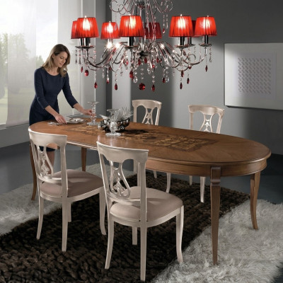 Chaise avec des motifs sculptés Chaises Bois naturel Salle à manger Fauteuil inclinable Meubles