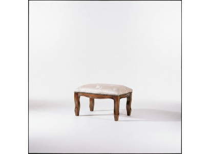 Sièges rembourrés de style ottoman, tabourets, bancs de design Pufa Ottoman en tissu.