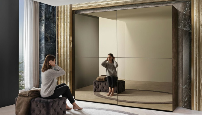 Armoire à glace élégante avec portes coulissantes dans un style moderne
