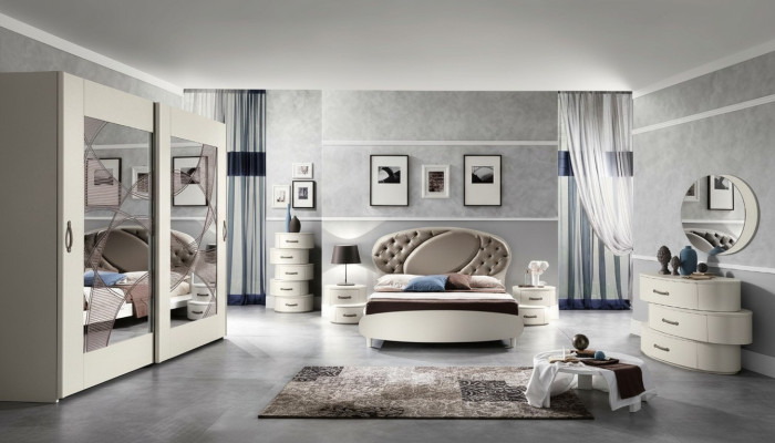 Suite de 7 pièces. Chambre Lit Table de chevet Commode Miroir Armoire