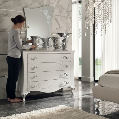 Une commode avec miroir en bois dans un style moderne pour la chambre.