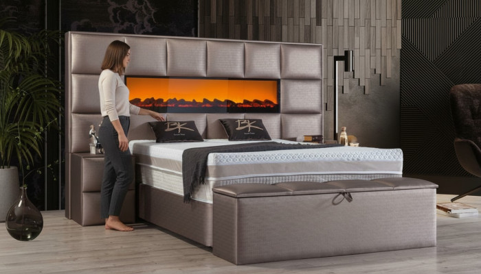 Élégant lit double contemporain avec une tête de lit rembourrée spacieuse