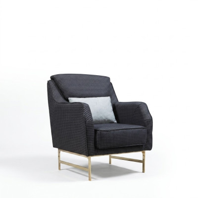 Fauteuil rembourré gris avec accoudoirs en acier inoxydable pour le salon, un nouveau fauteuil une place.