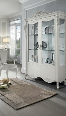 Vitrine blanche Armoire en verre Conception de placard classique Mobilier en bois de luxe Vitrines nouveautés