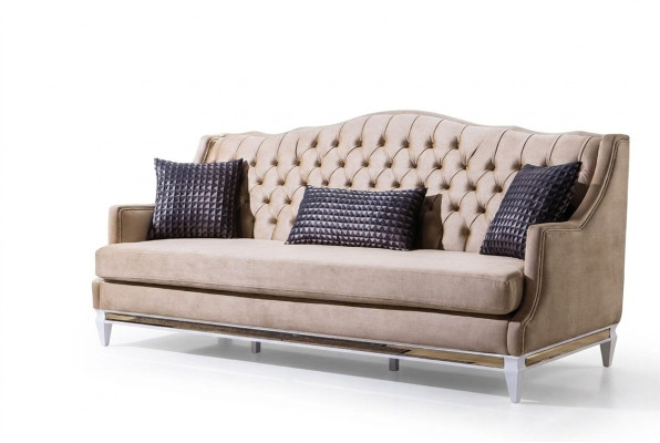 Canapé trois places en tissu de luxe beige Chesterfield, designer de haute qualité.