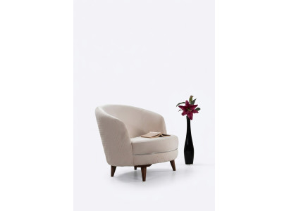 Fauteuil beige élégant à un seul siège, design pour le salon, mobilier rembourré.