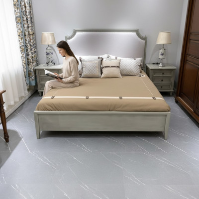 Ensemble de chambre premium : Lit et tables de chevet en bois naturel en gris
