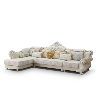 Canapé d'angle classique en blanc avec des éléments en bois fabriqués à la main