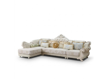 Canapé d'angle classique en blanc avec des éléments en bois fabriqués à la main
