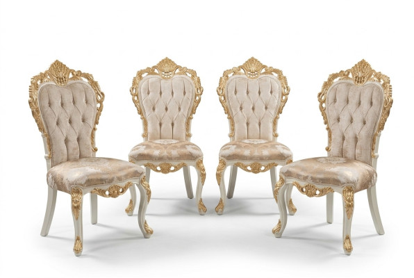Chaise classique r avec des sculptures dorées ouvragées