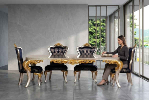 Ensemble de 4 chaises de salle à manger de style baroque, luxueuses avec dossier.
