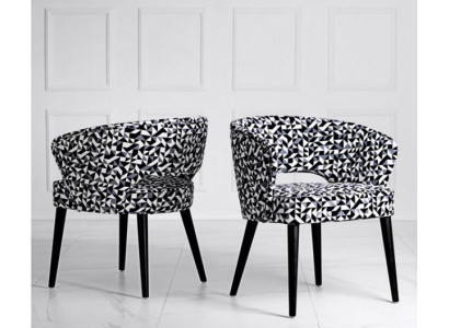 Chaise originale en bois et textile noir et blanc pour le salon