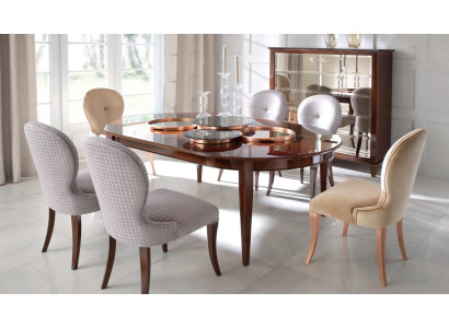 Table à manger moderne en bois avec des chaises pour la salle à manger
