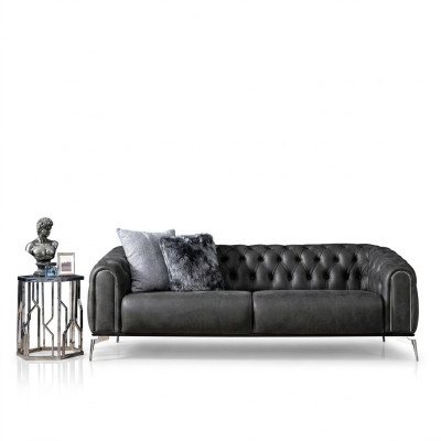 Canapé droit de style Chesterfield noir pour quatre personnes pour le salon