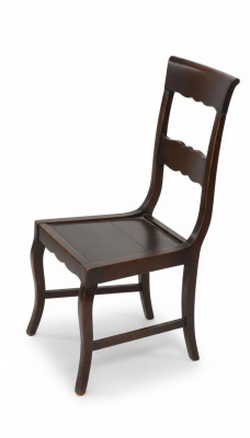 Chaise en bois de designer dans la salle à manger Meuble de luxe Couleur marron nouveau