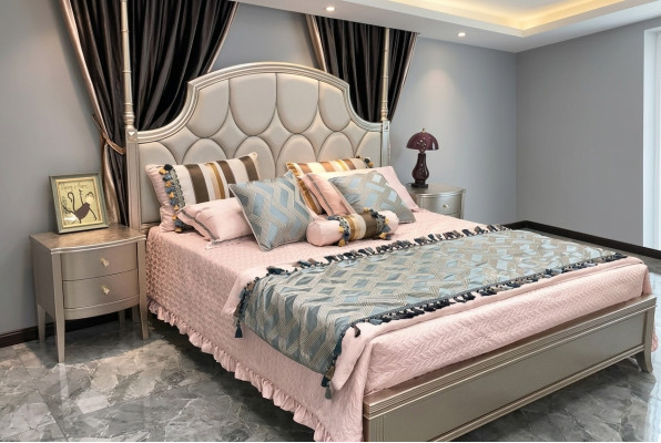 Lit double Lit Luxueux Lits en bois Cadre de lit et Cadre de lit Beige Design