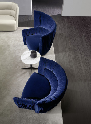 Fauteuil une place de style italien en bois rembourré de textile Prianera de luxe Bleu