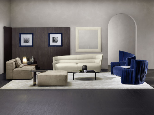 Fauteuil une place de style italien en bois rembourré de textile Prianera de luxe Bleu