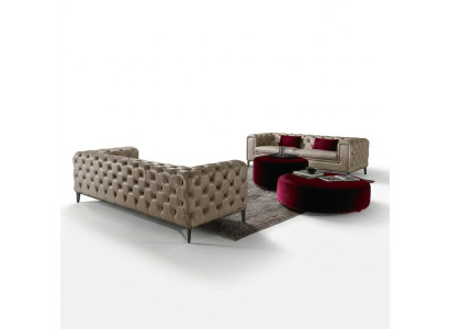 Luxueux ensemble de canapés 3+3 places en beige de style chesterfield.
