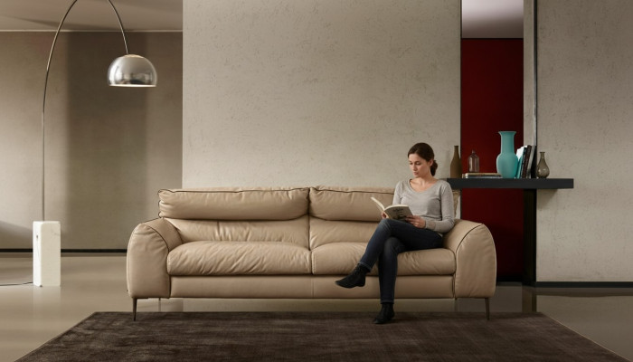 Sofa en cuir beige pour le salon Deux places de design Canapés rembourrés Canapés 2 places Prianera