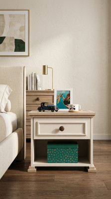 Meuble de chevet de design moderne pour enfant en bois beige.