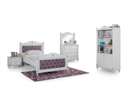 Conception de la chambre de jeunesse ensemble lit tables de chevet commode complète 4 pièces.
