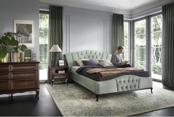 Lit Chesterfield vert avec lits en bois de chambre à coucher Royal