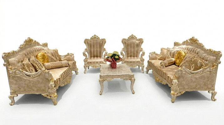 Ensemble de canapé beige composé de 5 pièces. Table basse, canapé, mobilier de canapé.