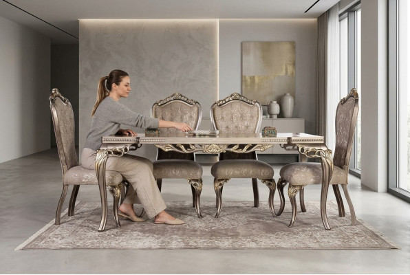 Chaises de luxe Chesterfield marron, table à manger designer exclusive, meubles de salle à manger.