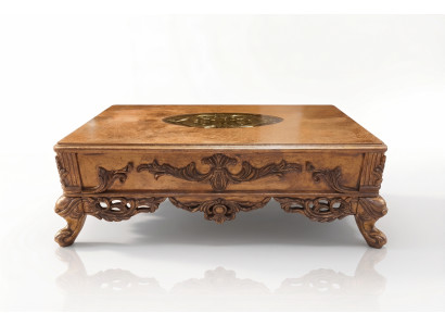 Table basse baroque couleur or, pieds sculptés en bois pour salon