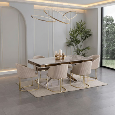 Set de salle à manger avec table à manger et 4 chaises avec accoudoirs.
