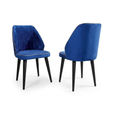 Tabouret compact en bois souple sur des jambes noires pour la salle à manger