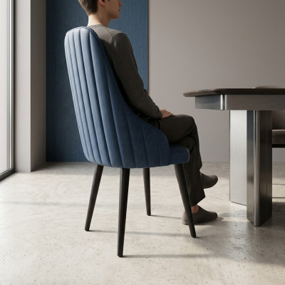 Tabouret de salle à manger original de couleur bleue avec un dossier moelleux pour votre salle à manger