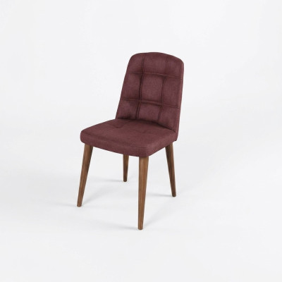 Un fauteuil rose d'origine sur pieds en bois pour votre salle à manger nouveau modèle