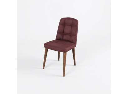 Un fauteuil rose d'origine sur pieds en bois pour votre salle à manger nouveau modèle
