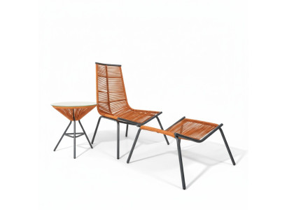 Ensemble moderne pour votre jardin composé d'un fauteuil, d'un tabouret et d'une table d'appoint.