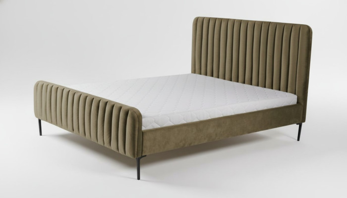 Chambre à coucher double verte, design de meubles en bois, tissu élégant, mobilier classique.