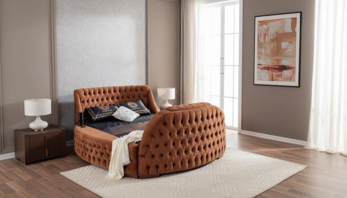 Lit Chesterfield Design Rembourré de Luxe Lit Hôtel Brun avec Télévision