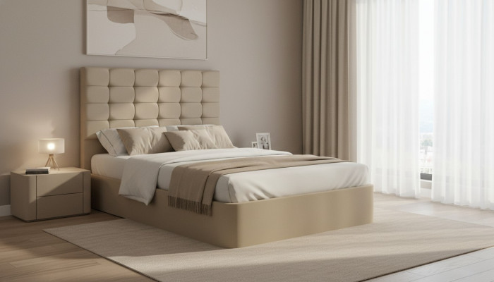 Lit de designer luxueux avec matelas d'un fabricant de meubles européen pour la chambre.