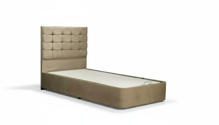 Lit de designer luxueux avec matelas d'un fabricant de meubles européen pour la chambre.