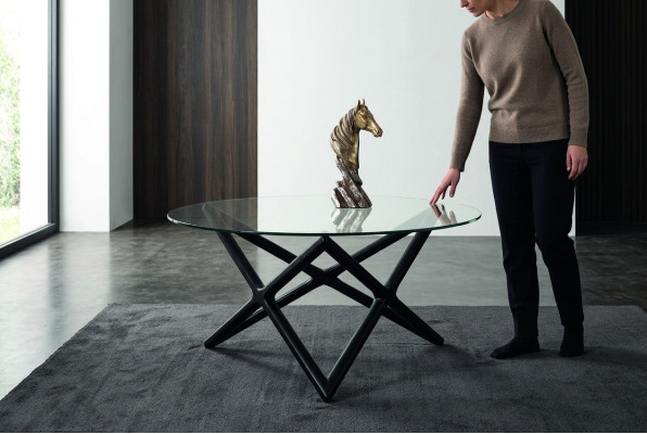 Table basse de salon, design moderne de luxe en verre.