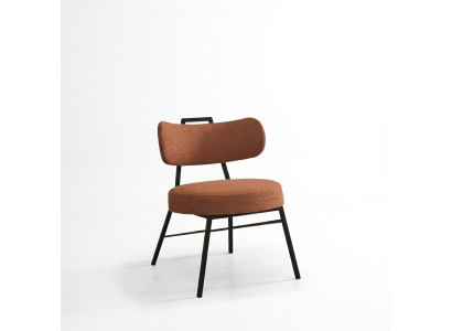 Chaise ronde moderne fabriquée à partir de matériaux naturels avec un revêtement textile.