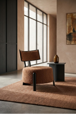 Chaise de designer luxueuse avec un rembourrage textile premium confortable